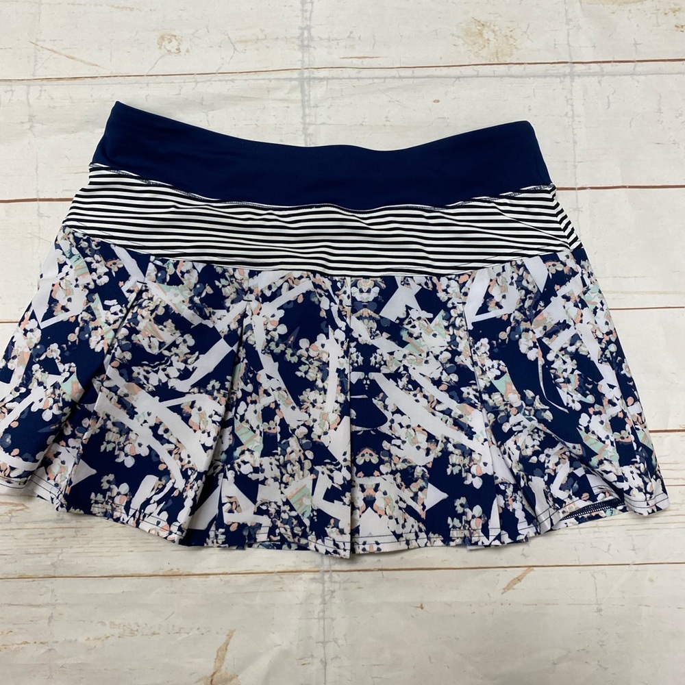 Lolë Athletic skirt blue pattern